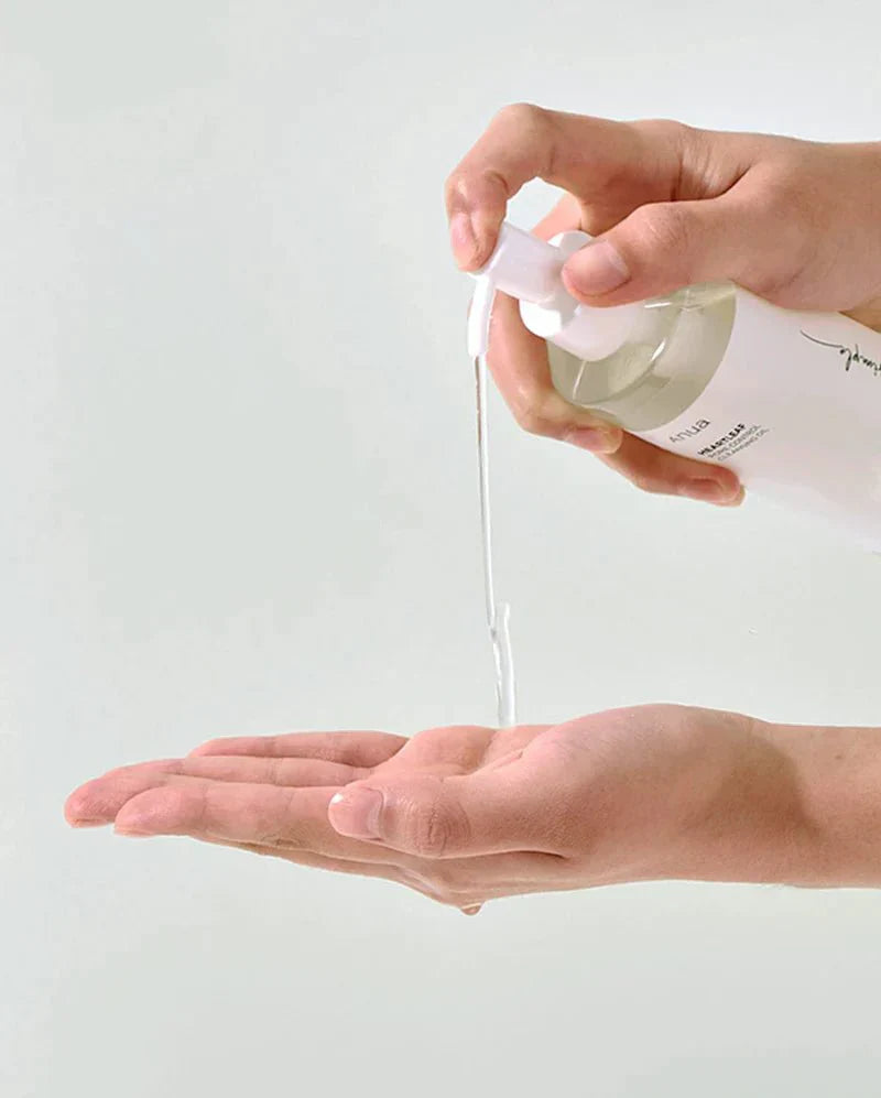 "ANUA Heartleaf Pore Control Cleansing Oil, a Korean facial cleanser for daily makeup and blackhead removal."